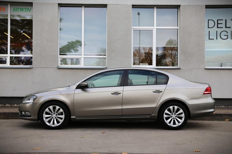 Volkswagen - Passat - pic2
